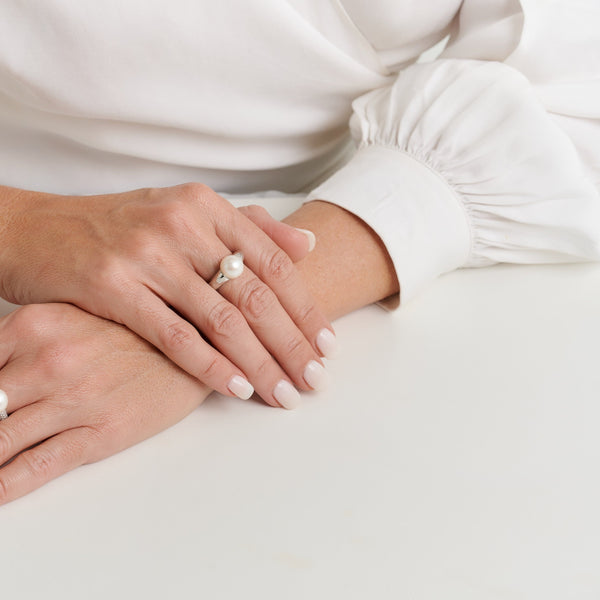 R040-RH -MARI - rhodium plate, CZ'S & white freshwater button pearl ring
